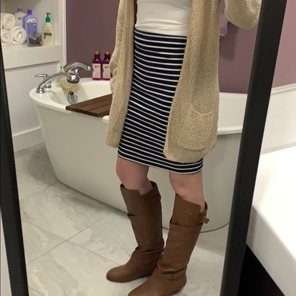 Navy and white stripped skirt - Picture 2 of 3